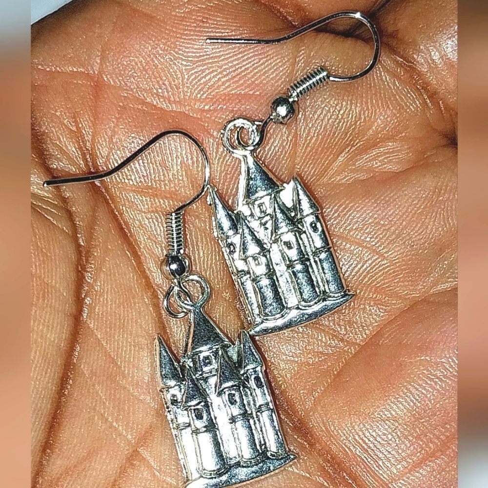 Vintage Castle Super Cute Retro Earrings - Picture 2 of 4